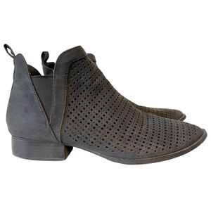 Restricted women’s Grey heel ankle boots size 8.5